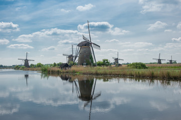 les moulins de kinderdijk - pays bas
