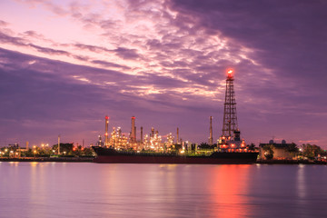 Naklejka premium Oil refinery