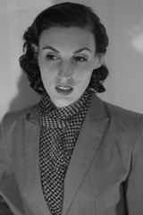 Obraz premium Портрет красивой девушки в образе голливудской знаменитой кинодивы портрет мода кино ностальгия макияж прическа