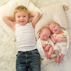 Toddler with newborn babies