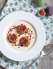 Roasted figs with porto caramel Top view