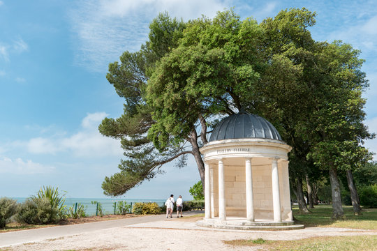 kiosque &agrave; musique du parc d'alcide d'orbigny &agrave; La Rochelle