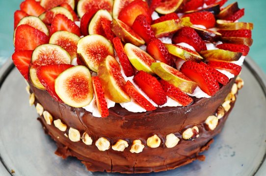 A vegan chocolate cake with fresh figs and strawberries
