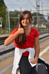 Teenager am Bahnhof
