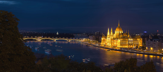 Fototapeta na wymiar Night panorama over Danube river