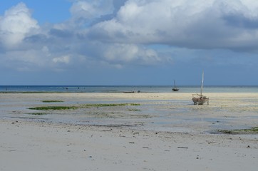 Imbarcazione di legno chiamata dohw- barca araba sull'isola di zanzibar
