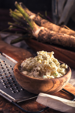 Grated horseradish bowl