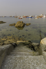 Escaleras de piedra en Isla de Arosa (Pontevedra, España).