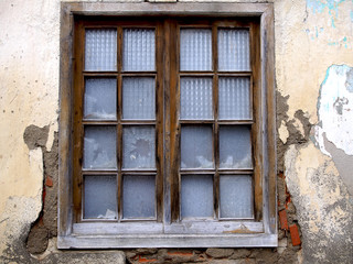 Fototapeta na wymiar Wooden window and broken glass