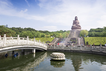 China's religious statues