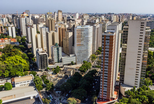View of the city of Belo Horizonte, with emphasis on the Avenida Afonso Pena and Guajajaras street, in the city center. Belo Horizonte, Minas Gerais, Brazil. May 2016