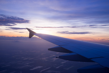 Obraz premium Sunset sky from the airplane window