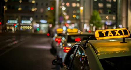 Foto op Plexiglas nachts warten Taxis auf Fahrgäste © Rainer Fuhrmann