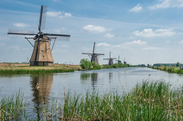 les moulins de kinderdijk - pays bas