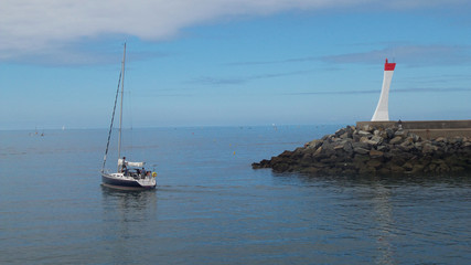 Bateau qui sort du port