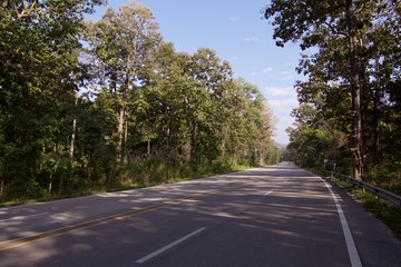 Obraz premium Country Road on the mountain.