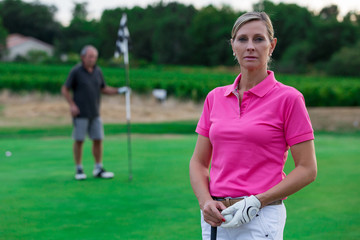 Naklejka premium senior golfer couple