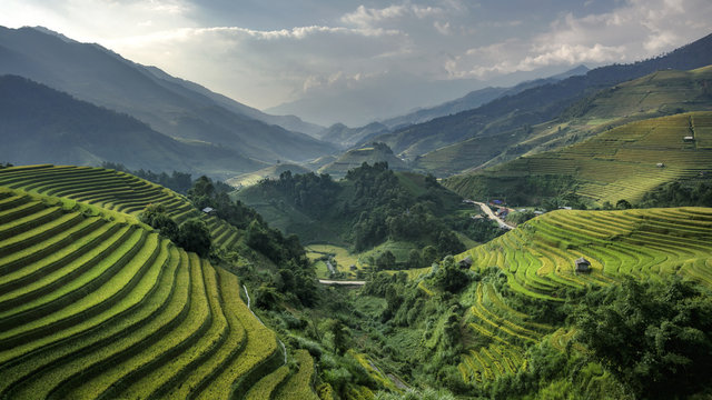 The beauty of the rice terraces and in the evening skies of Viet