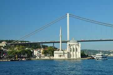 Mezquita en puente
