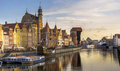 Papier Peint photo Lavable Ville sur leau Cityscape of Gdansk in Poland,the walls of the old city reflecting in the Vistula