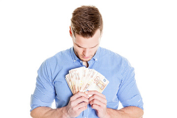 Junger Geschäftsman gewinnt viel Geld