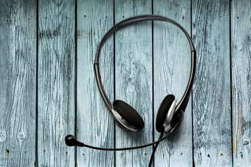 Headset with microphone
