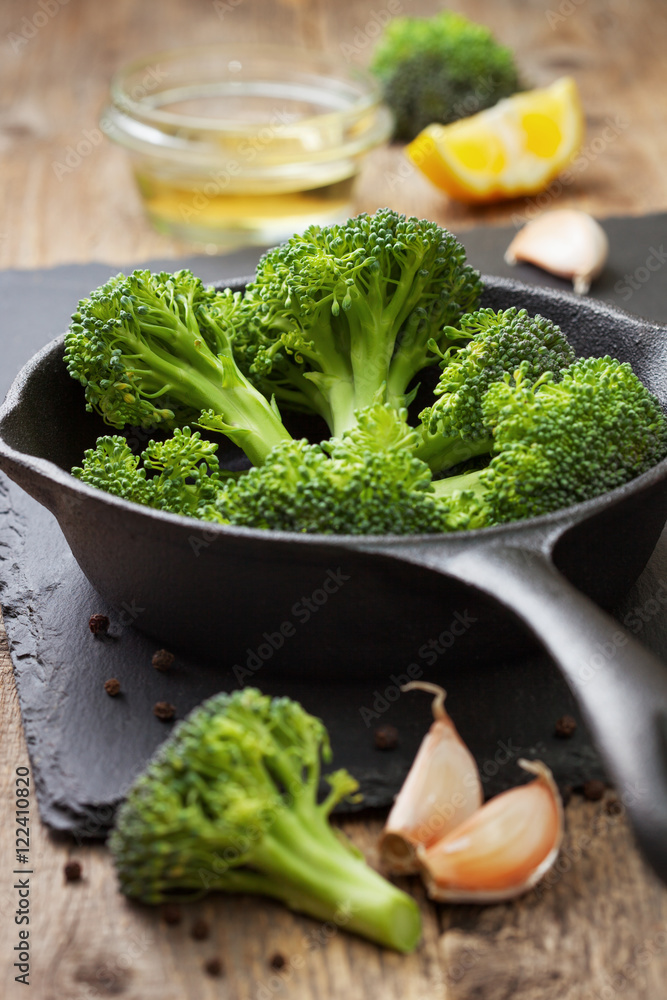 Sticker fresh broccoli for baking