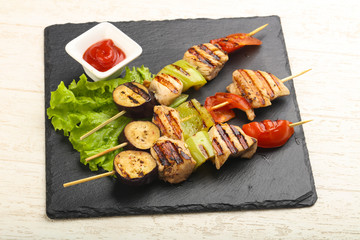 Chicken and vegetables skewer