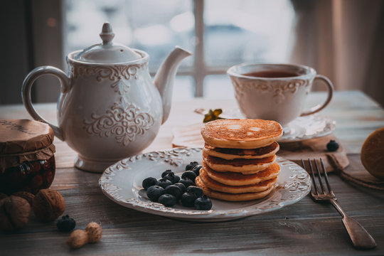 Puncakes with hot tea