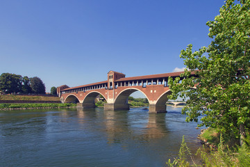 Fototapeta na wymiar pavia ponte vecchio ponte coperto lombardia italia europa