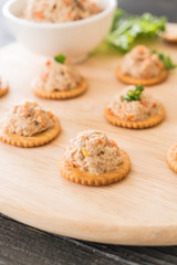 tuna salad cracker