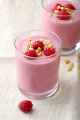 Raspberry smoothie with cereals