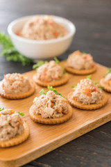 tuna salad cracker