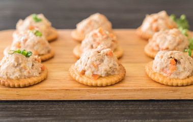 tuna salad cracker
