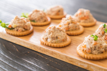 tuna salad cracker