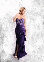 Obraz premium beautiful lady in elegant evening dress in jewelry 