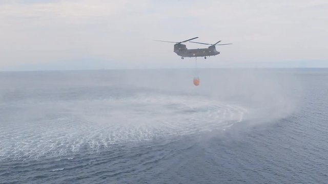 Army helicopter takes water from the sea / Thassos fire 2016 