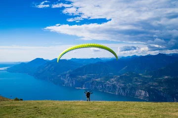 Crédence de cuisine en verre imprimé Sports aériens Paraglider in action