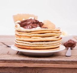 Pancakes with braised apples, mascarpone cheese and chocolate