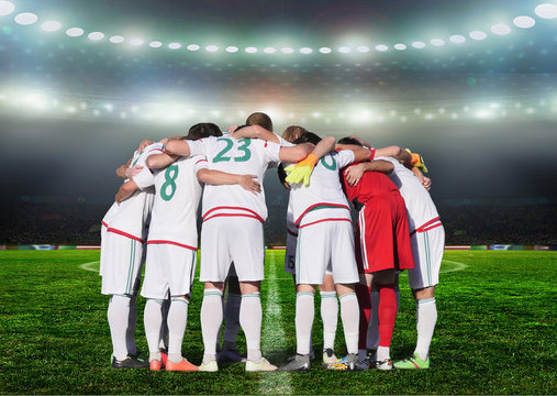  Football Team Players Hug The Neck And For Pray Before Playing