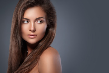 Obraz premium Beautiful woman with perfect skin and nude make-up