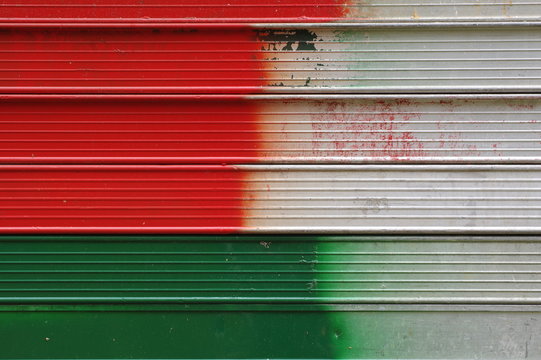 Red and green lines on the metal