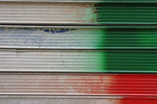 Red and green lines on the metal backgrounds