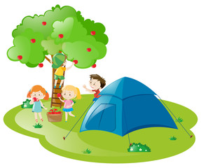 Obraz na płótnie Canvas Kids camping out by the apple tree