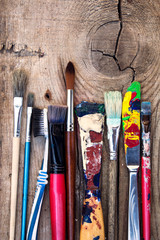 Obraz premium Old art paintbrush set on wooden background