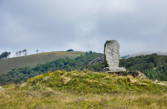 Collado de Ibañeta y monumento a Roldán, Roncesvalles, Navarra