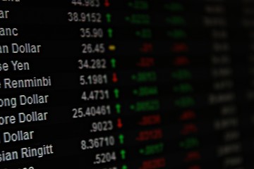 Fototapeta premium Business or finance background : Display of currency exchange rate on monitor 