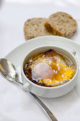 French hot onion soup with toast
