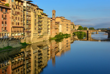 Fototapeta na wymiar Florence (Italy) - The capital of Renaissance's art and Tuscany region. Here: the Arno river at the dawn
