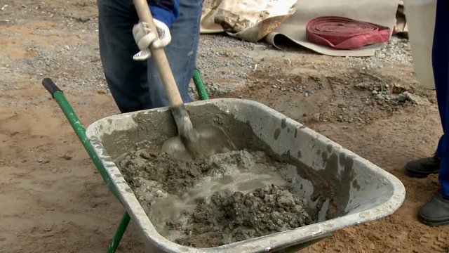 Manual wheelbarrow with concrete